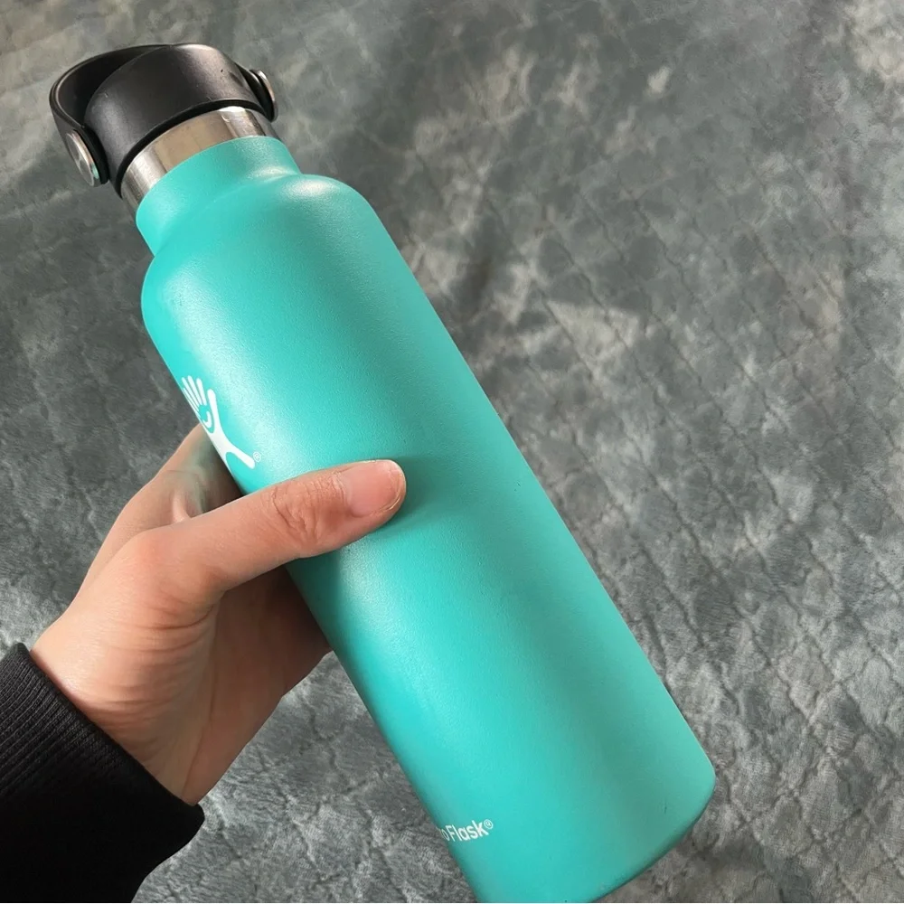 Hydro Flask Aqua‎ Bottle with Black Lid